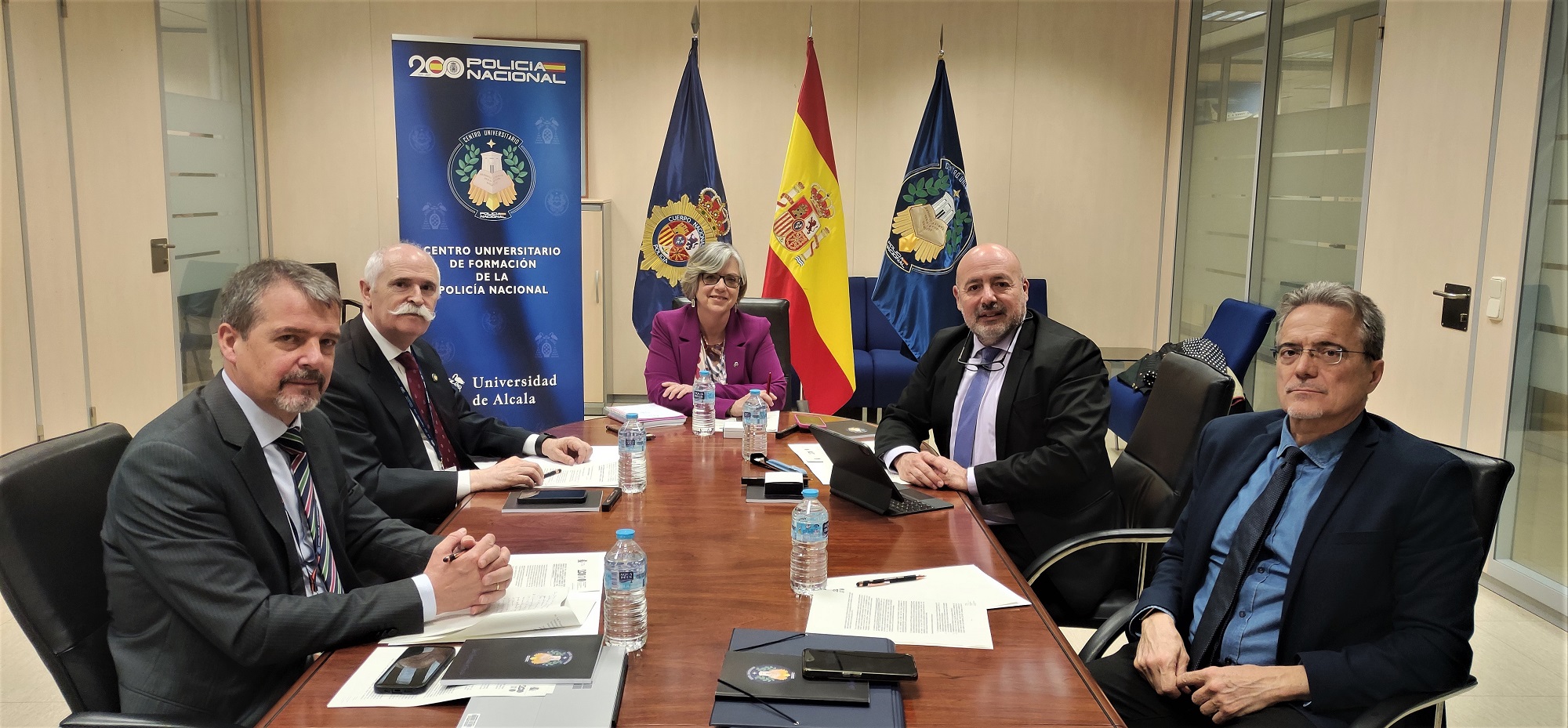 Fotografía de los asistentes a la segunda reunión de la Comisión Mixta de Seguimiento CUFPN-UA. Fotografía de los asistentes a la segunda reunión de la Comisión Mixta de Seguimiento CUFPN-UA.